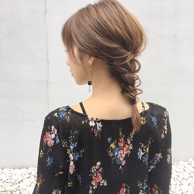 簡単編みおろしでセミロングヘアアレンジ