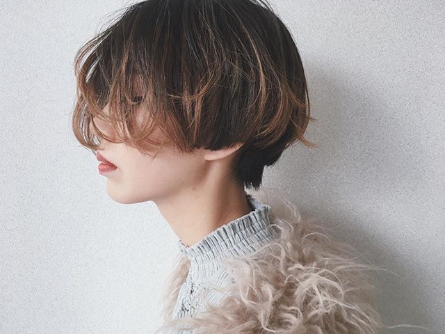 個性派若返りショートヘアスタイル