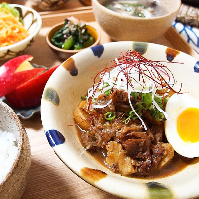 ポテトサラダのメインに！牛すじと大根の味噌煮込み