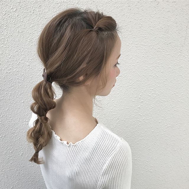 簡単なロングヘアアレンジ×くるりんぱ2