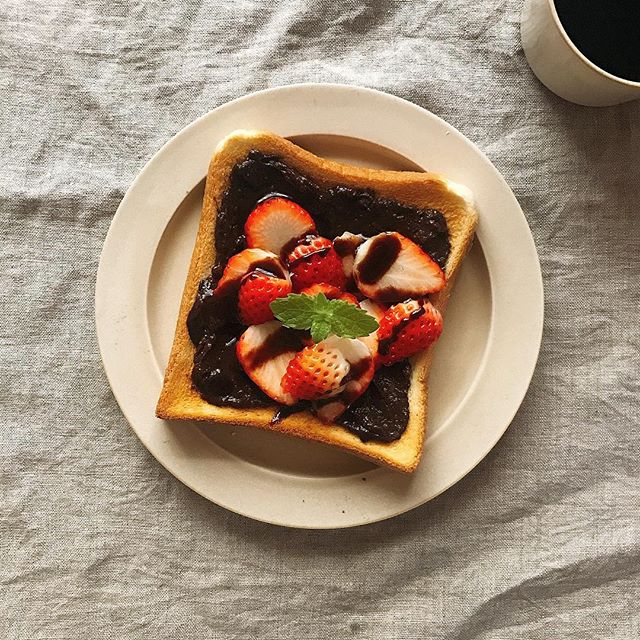 アボカドチョコクリームのいちごトースト