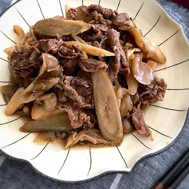 きのこの旨味が効いた牛肉とごぼうのしぐれ煮