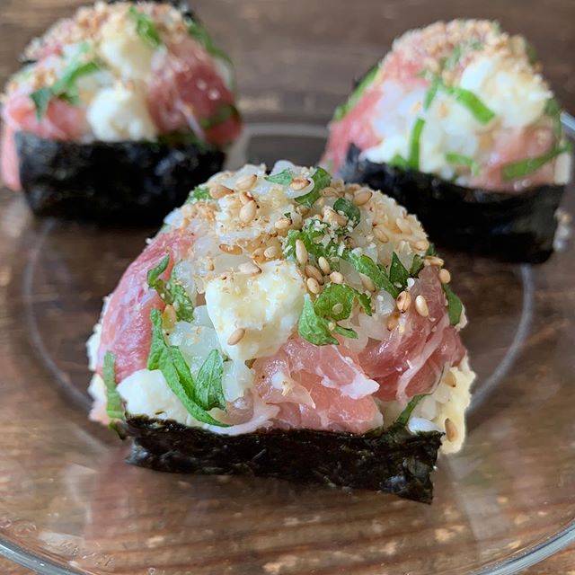 簡単！生ハム大葉クリームチーズの酢飯おにぎり