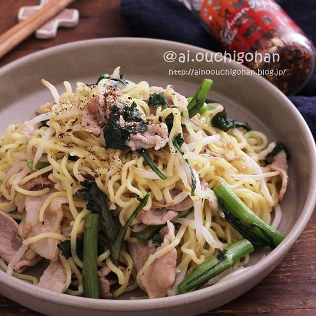 付け合わせに！豚肉と春菊の簡単塩焼きそば