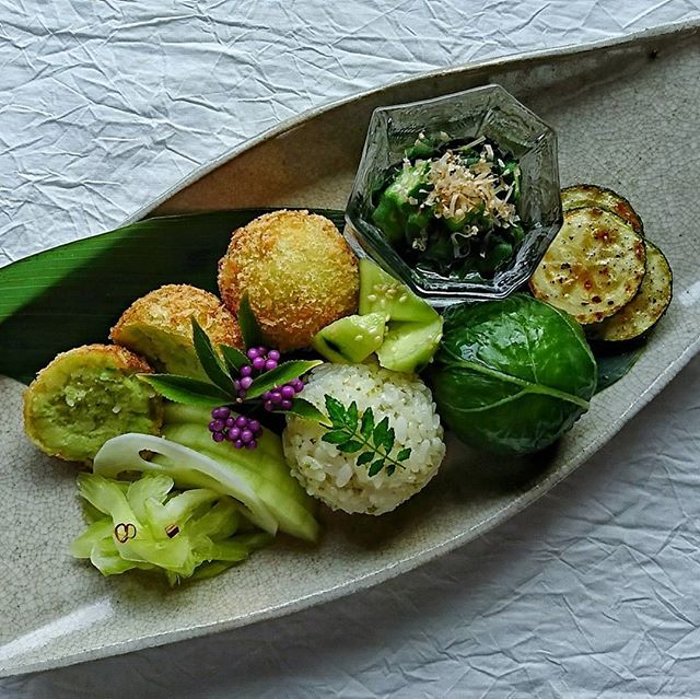 大量消費に！おかわかめとオクラのおかか和え