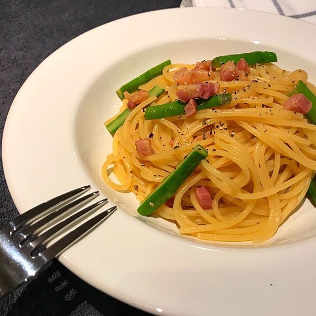 大量消費に！アスパラとベーコンのバター醤油パスタ