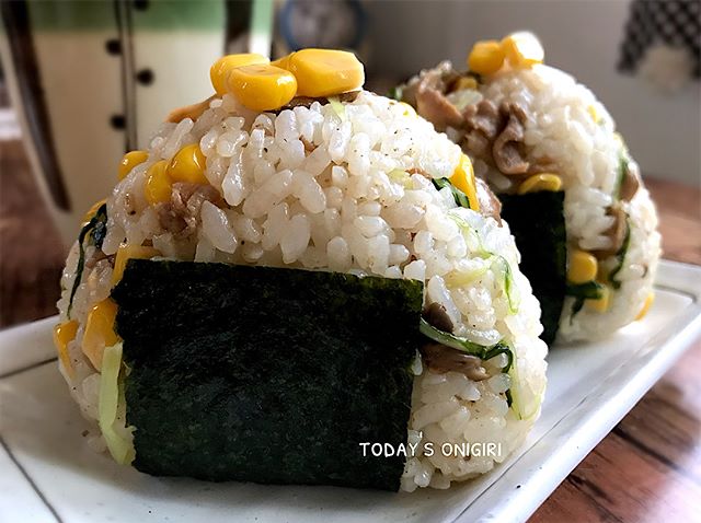 作り置きに豚の生姜焼きと水菜とコーンのおにぎり