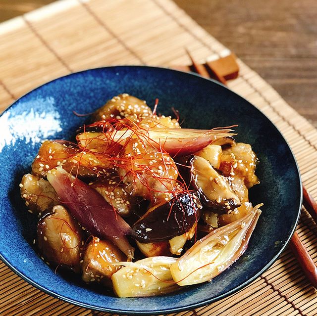 大量消費レシピ！豚肉と長芋とみょうがの甘酢炒め