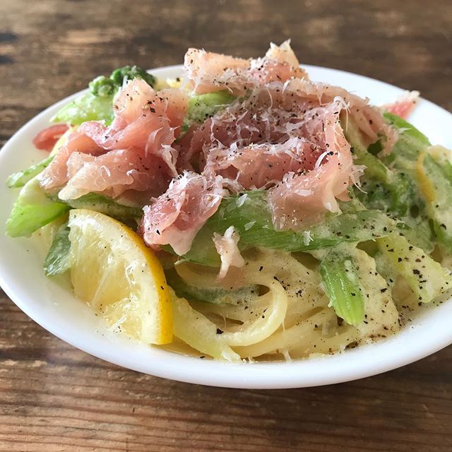 爽やかに大量消費！人気のレモンクリームパスタ