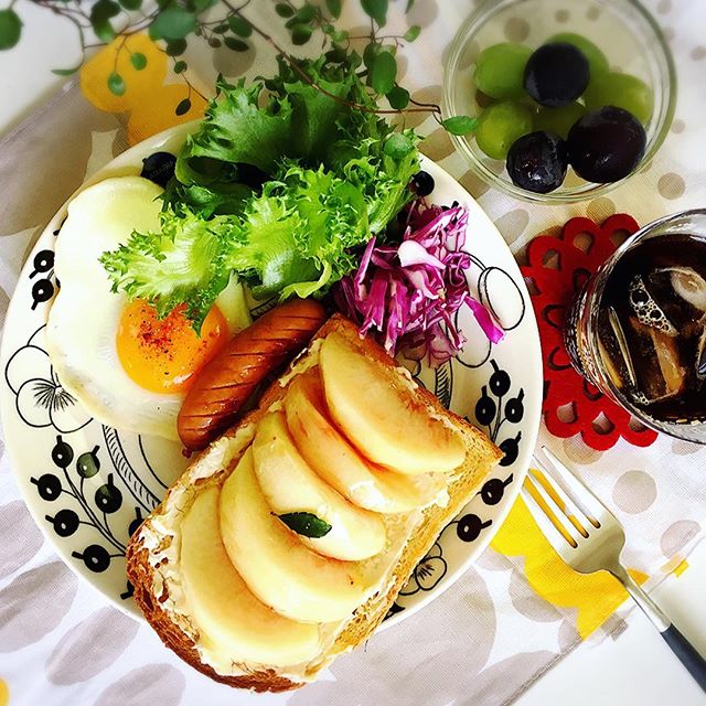 夏の食材！人気の桃トースト