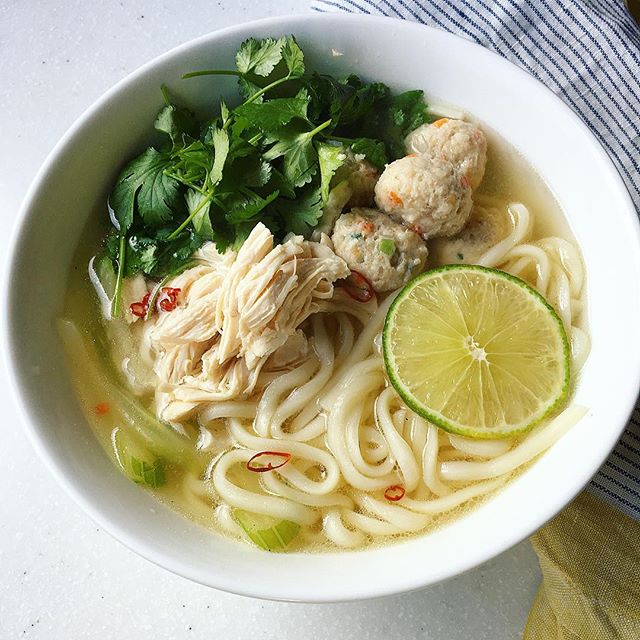 鶏肉料理！パクチー入りフォー風うどん