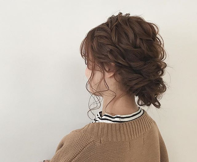 秋のおすすめヘアアレンジ《ミディアム》