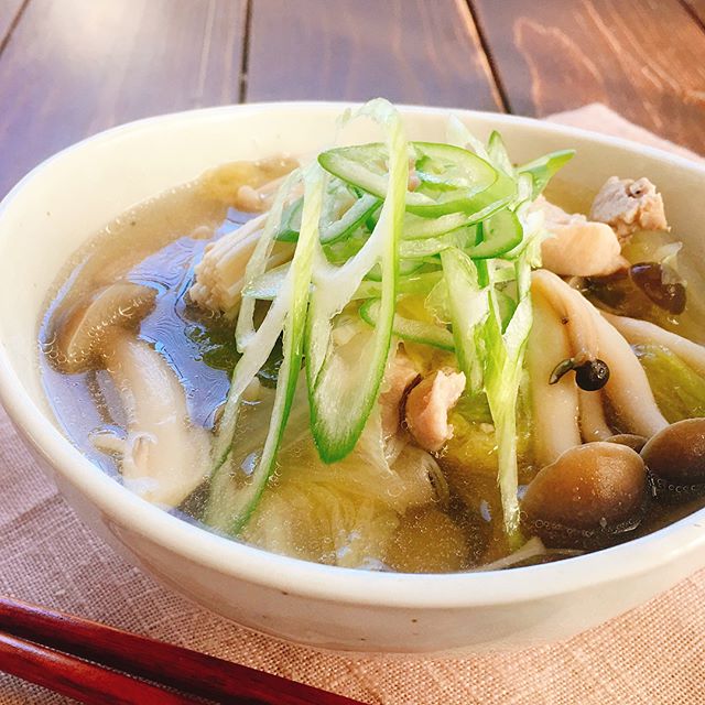 美味しい和食に！きのこと鶏肉と白菜の鍋