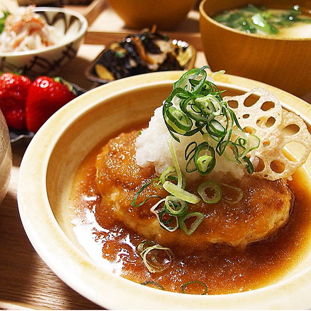 鶏ひき肉入り！みぞれあんかけ豆腐ハンバーグ