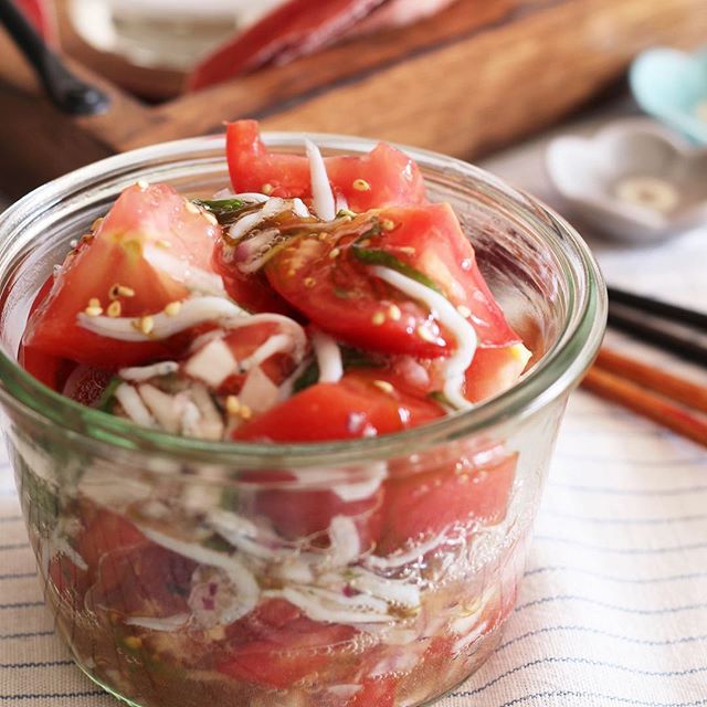 夏が旬！トマトともずくの塩レモンサラダ