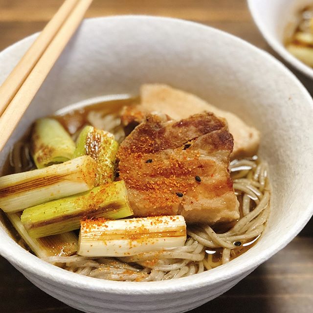 人気の食べ方！美味しい豚バラと長ネギそば