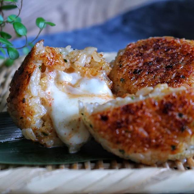 天かすキムチの焼きチーズおにぎり