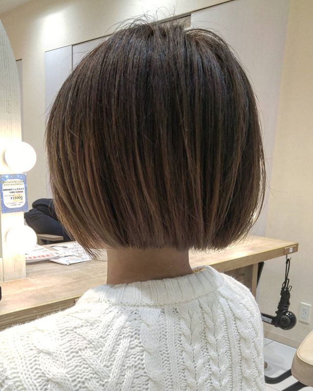 ショートヘアに合う冬の髪色4