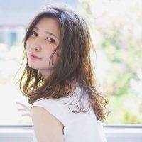 丸顔さんに似合うミディアム×パーマ特集！おしゃれな上品さ漂う大人スタイル♪