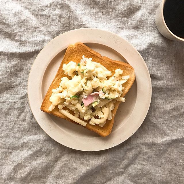 マカロニ入りアレンジポテトサラダトースト