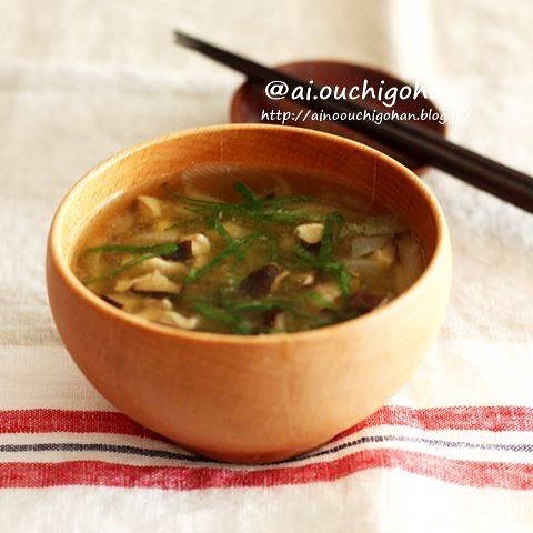 カレーに合う！しいたけと昆布茶の味噌汁