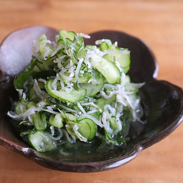 夜遅い食事に人気！きゅうりとじゃこの酢の物