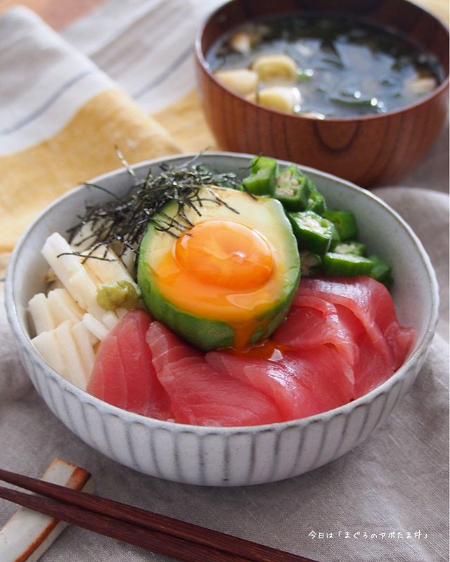 ダイエット中の朝ごはん！マグロアボたま丼