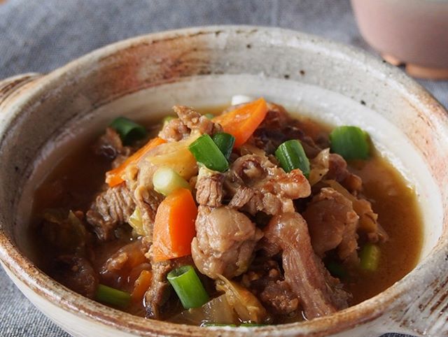 長時間煮込む料理！牛すじの塩煮込み