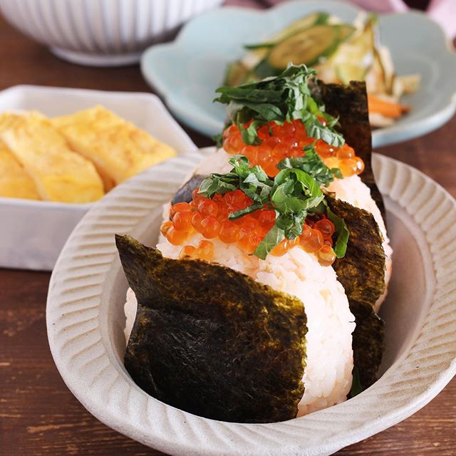 小学生に！鮭いくらおにぎりで朝ごはん