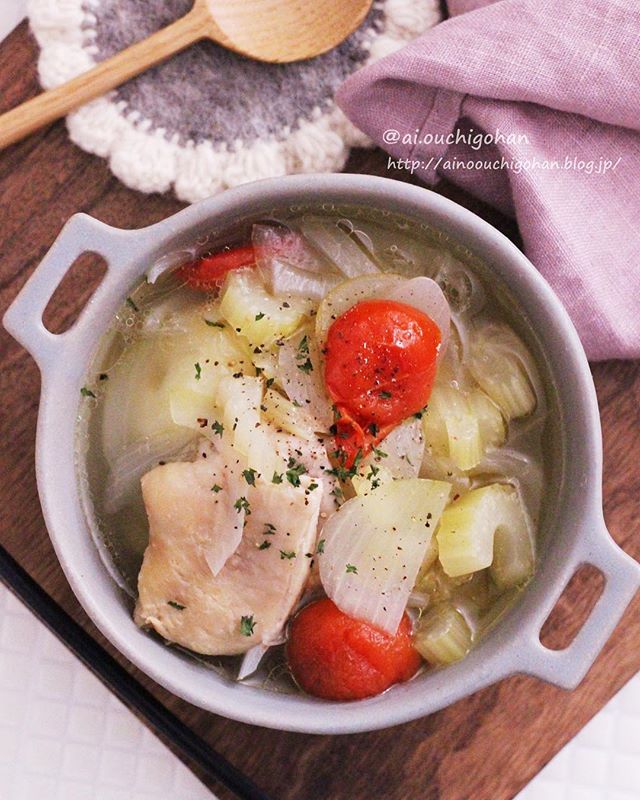 長時間かける人気料理に！鶏肉と野菜のスープ