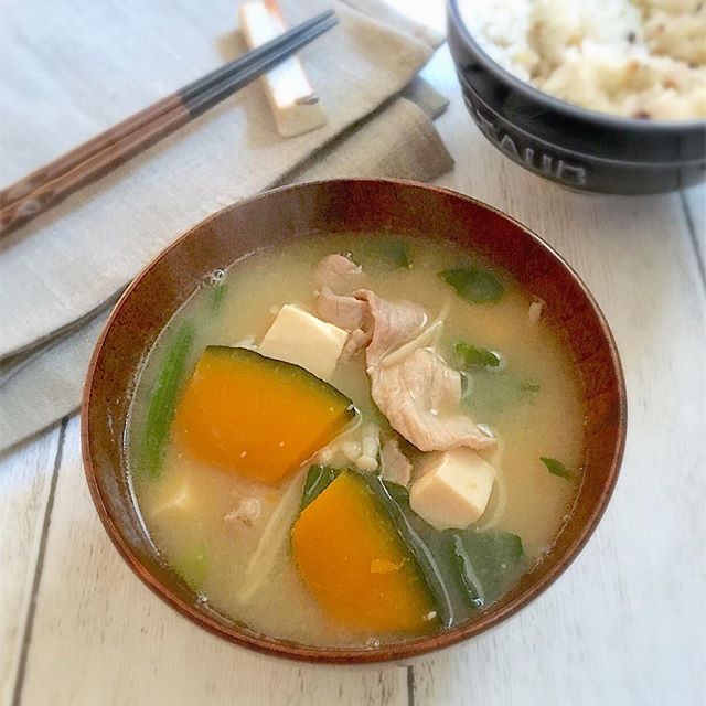 定食風に。豚肉とかぼちゃの味噌汁