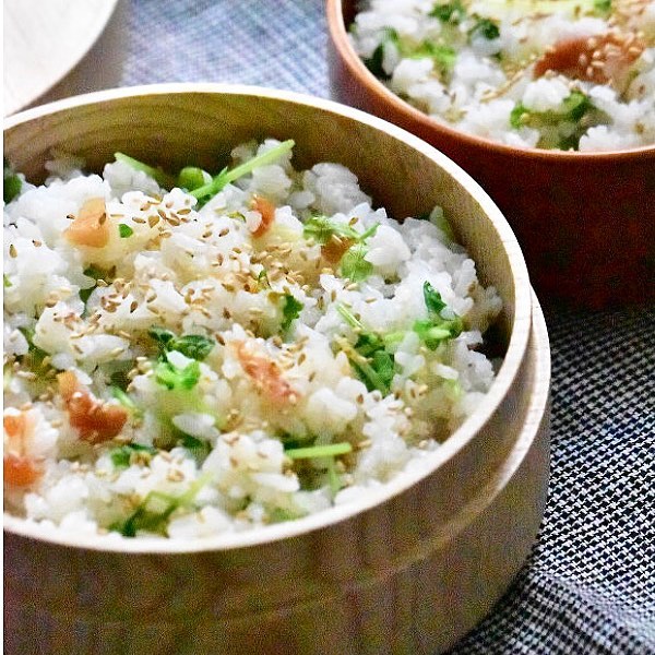 簡単レシピ。豆苗と梅干しの混ぜご飯