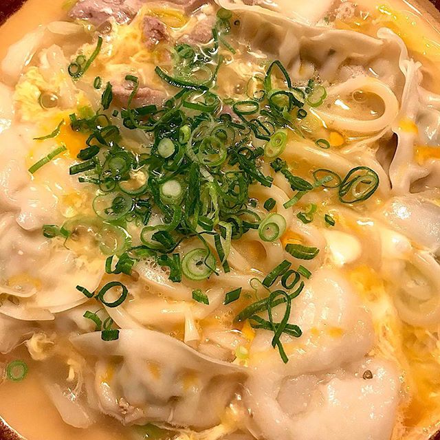 ボリューム満点。餃子と餅うどん