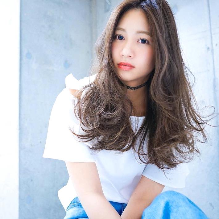 バレイヤージュ ロングヘア特集 暗めのカラーでもおしゃれに決まる Folk バレイヤージュ ロングヘア特集 暗めのカラーでもおしゃれに決まる Folk