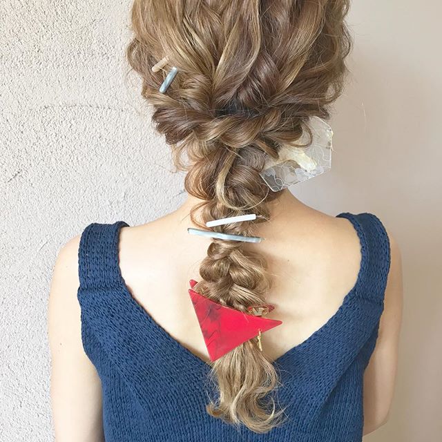 ドレッシーな簡単ヘアピンアレンジ