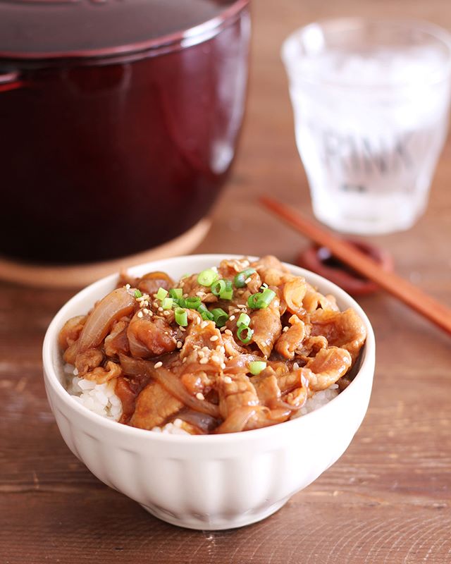 簡単ランチ！薄切り肉のソースカツ丼風ごはん