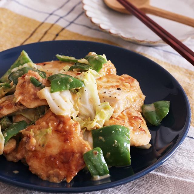 簡単にできる！鶏肉とキャベツの味噌炒め