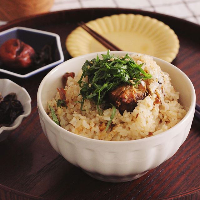 朝食にもおすすめ！サバ缶の炊き込みご飯