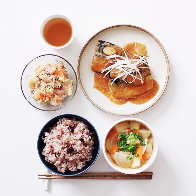 ほっこりする汁物に！じゃがいもの味噌汁