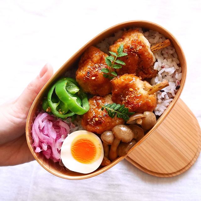 おしゃれなおかず。鶏団子串の照り焼き