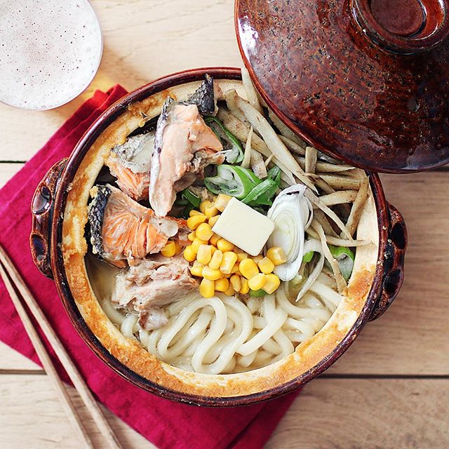 食べ応え抜群！鮭の粗汁うどん