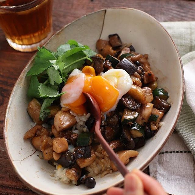 美味しすぎる料理に鶏肉の魯肉飯風