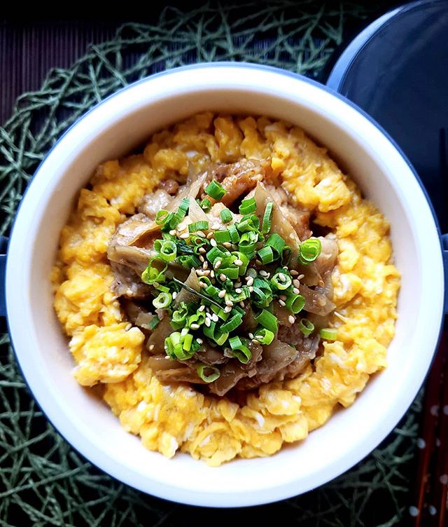 食物繊維も摂取できる！とろ玉鶏ごぼう丼