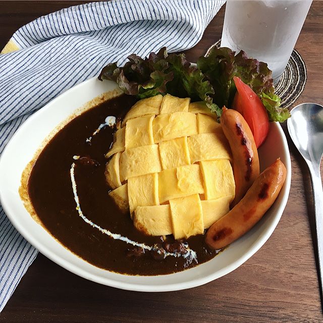 編み込み卵で変わり種！おしゃれなオムカレー