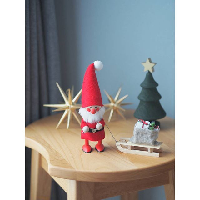 ノルディカデザインの木の人形