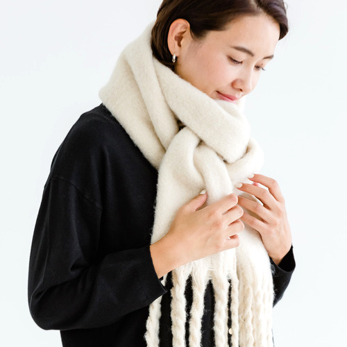 21冬 白マフラーのレディースコーデ 上品に魅せる大人の着こなし方 Folk