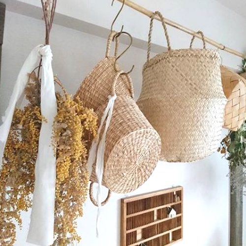 浮かせる収納方法は良いことづくめ 掃除も楽になる便利な収納方法って Folk