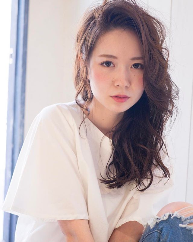 かきあげバングが素敵なロングヘアスタイル