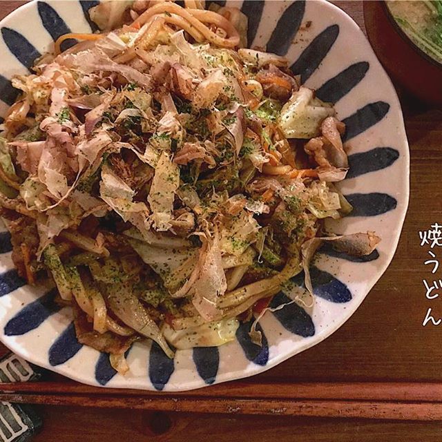 キャベツと玉ねぎ大量消費の予感「焼きうどん」