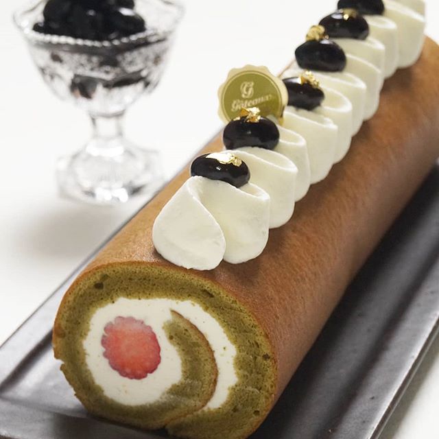 黒豆がある時は抹茶ロールケーキ